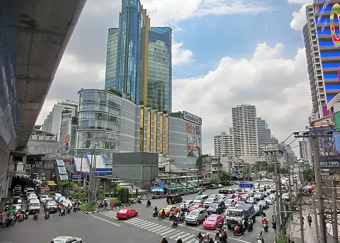 Hotel Greenview Ekkamai10 3*